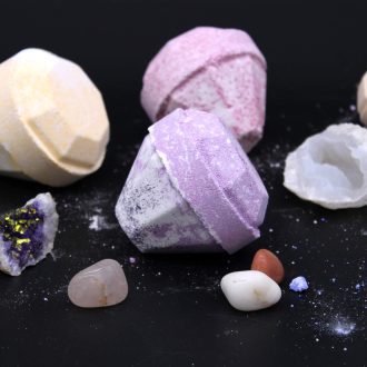 Mystery Crystal fürdőbomba meglepetés kristállyal a belsejében