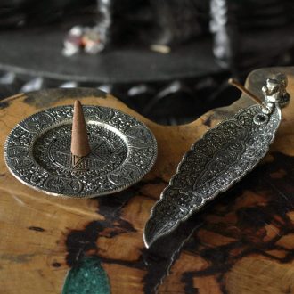 Boszorkányszög - kerek füstölő tartó pentagram díszítéssel
